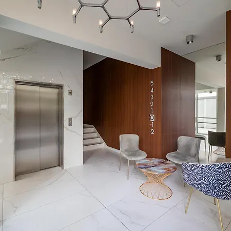 Madalinskiego Classic White By Bookinghost Apartment