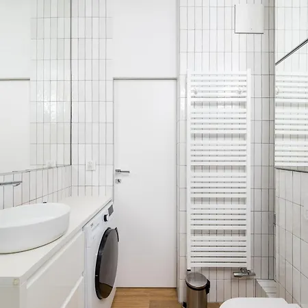 Apartment Madalinskiego Classic White By Bookinghost *